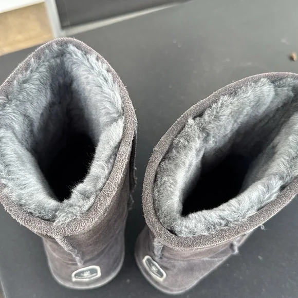 EUC BearPaw Emma Short Gray Boots - Picture 3 of 4